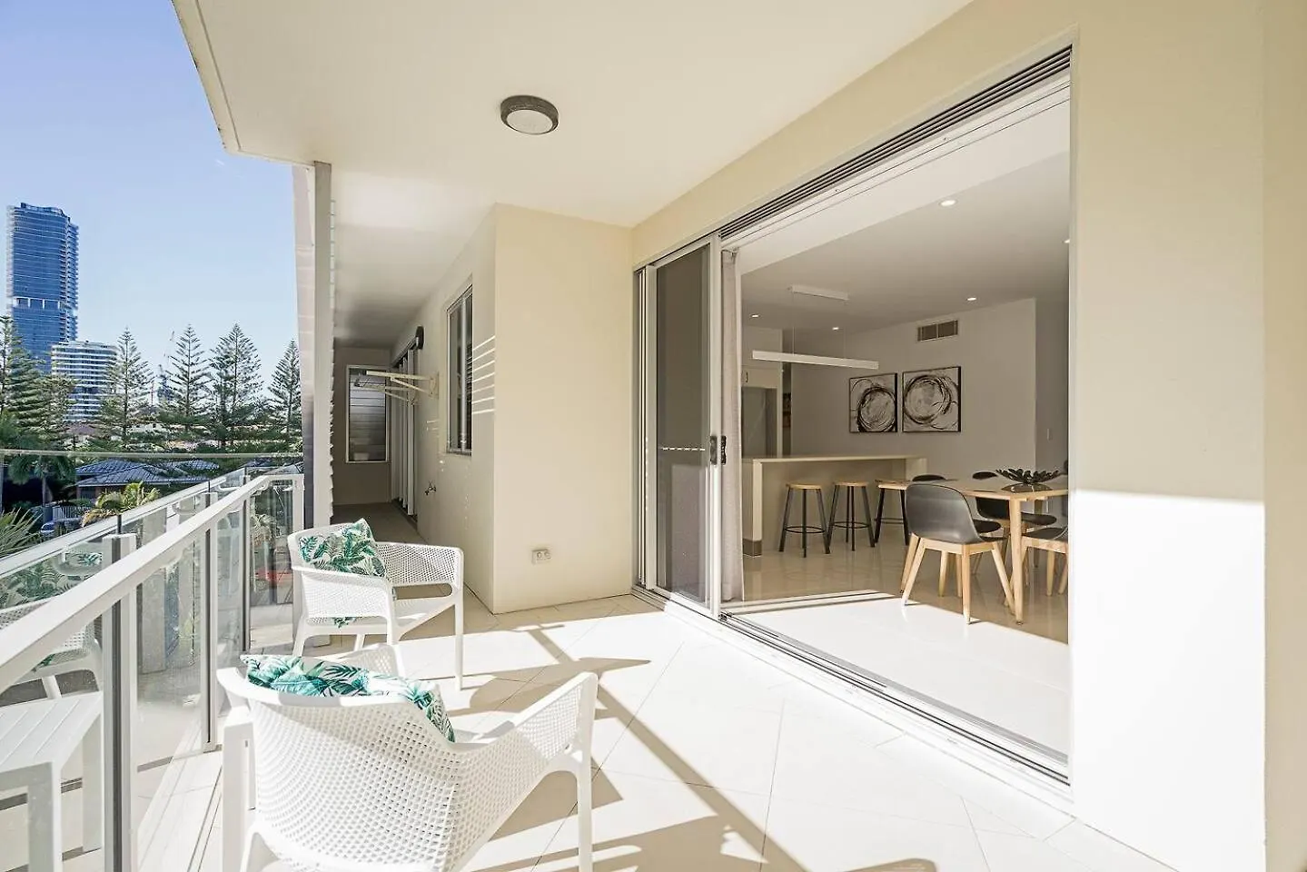 'Dee-Ell Place' A Beachside Entertainer'S Dream غولد كوست