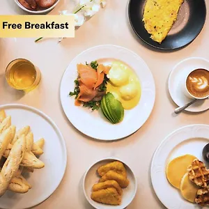 Sofitel Broadbeach Отель