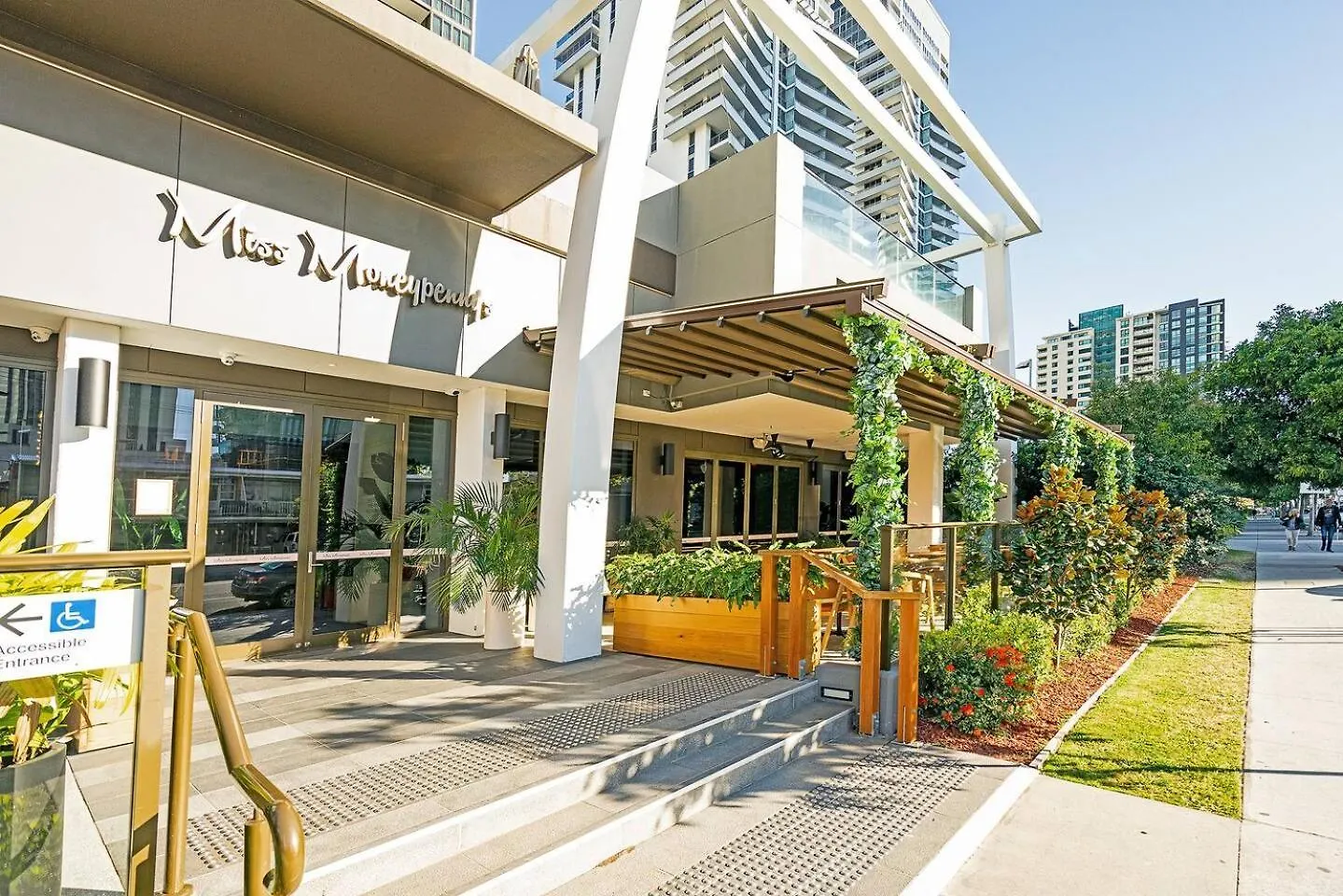 'Dee-Ell Place' A Beachside Entertainer'S Dream Gold Coast