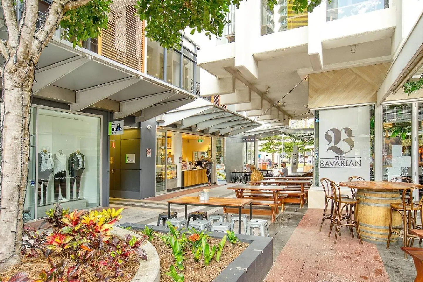 'Dee-Ell Place' A Beachside Entertainer'S Dream Gold Coast Apartment